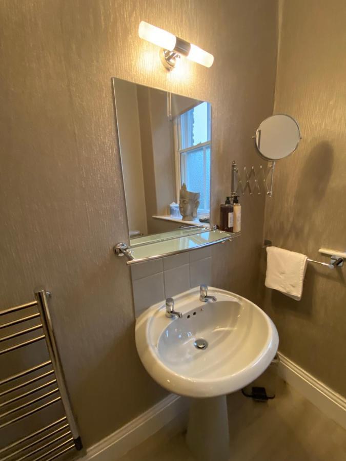 Merewyke Boutique Luxury Family Apartment Sleeps 4 , Central Location วินเดอร์เมียร์ ภายนอก รูปภาพ